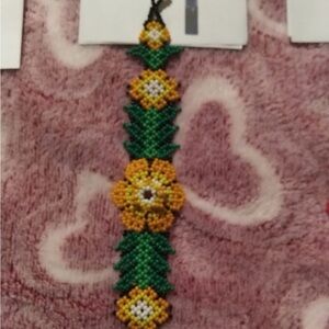 Artesanal, Handcrafted Floral Beaded bracelet